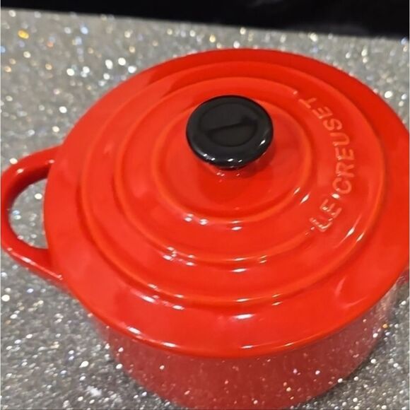 Le Creuset 10cm Petit Round Cocotte- Carmin - Picture 11 of 13